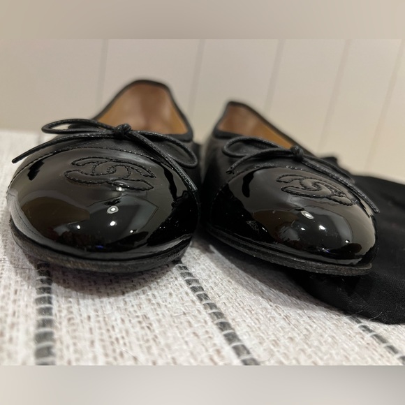 Authentic Chanel Black Ballet Flats with patent toe cap - Picture 9 of 10